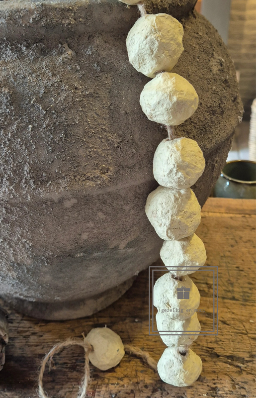 Papier Mache ketting interieur