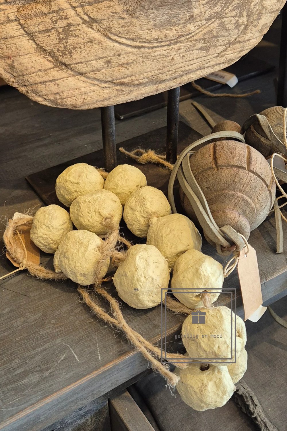 Papier Mache ketting interieur