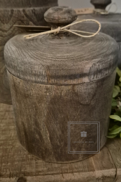 Houten voorraadpotten