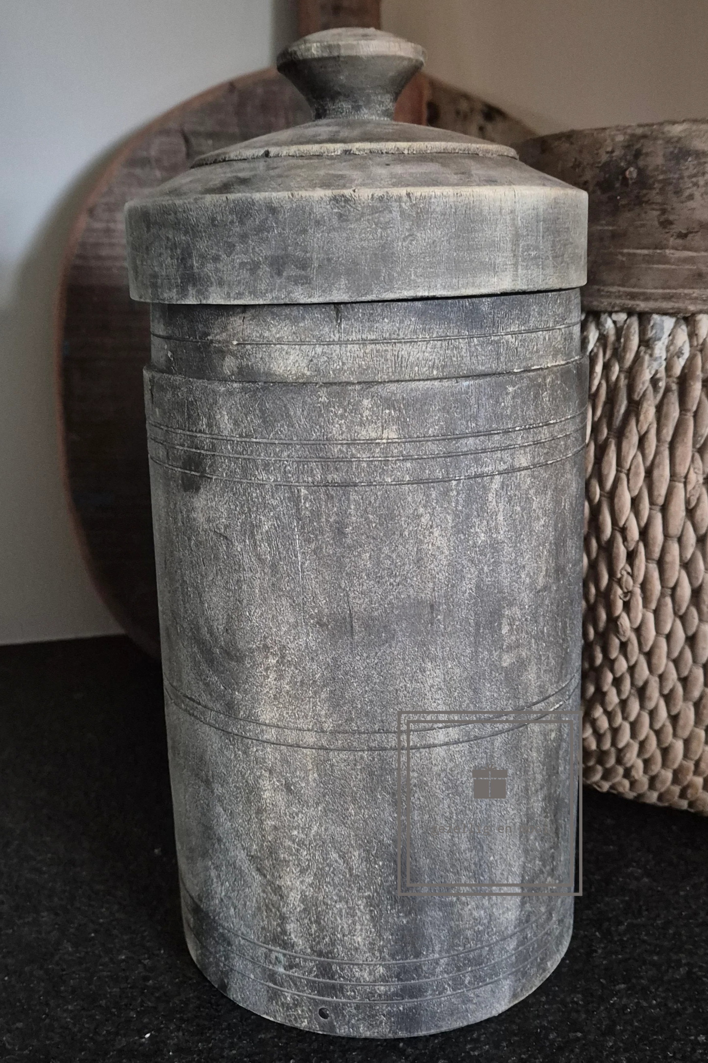Houten pot met deksel